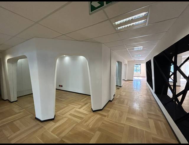 1,066M² OFFICE TO LET IN SANDTON CENTRAL